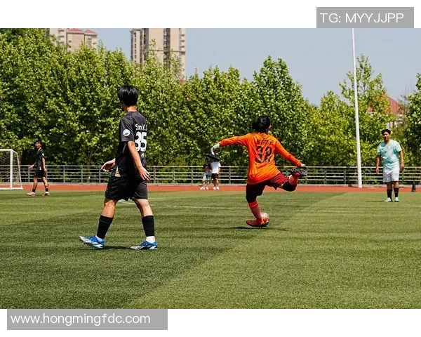 足球明星的鞋子保养秘籍揭秘用什么擦鞋才能保持光亮如新